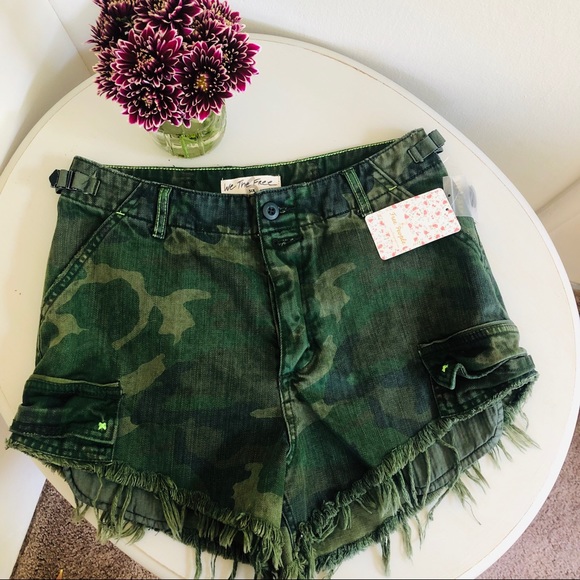NWT Free People Commander Cutoff Camo Shorts - Picture 2 of 6